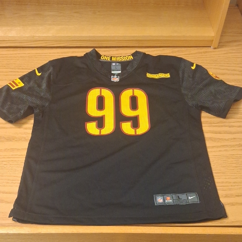 Nike Kids Black and Gold Jersey